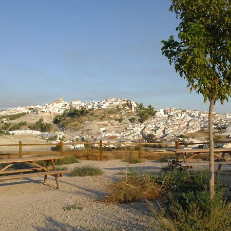 Hostal Los Claveles Baena Eksteriør billede
