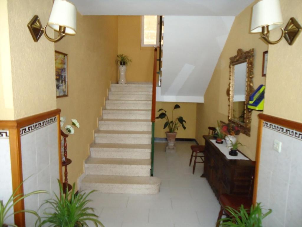 Hostal Los Claveles Baena Eksteriør billede