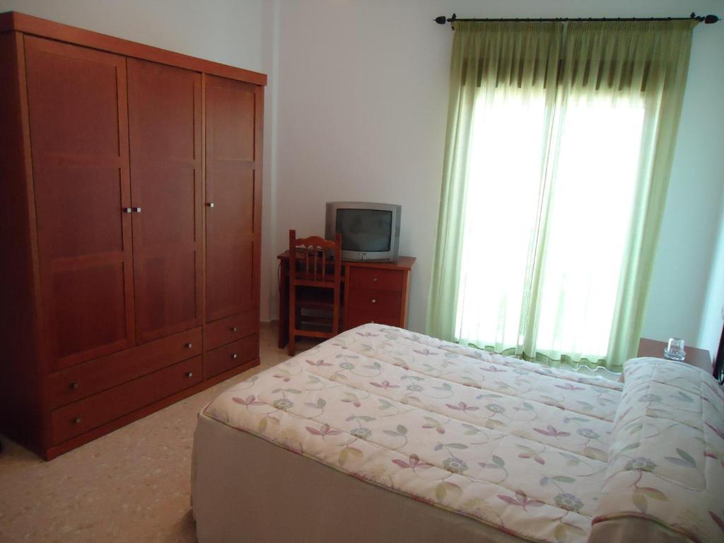 Hostal Los Claveles Baena Værelse billede